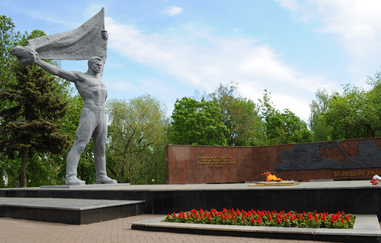 Монумент боевой и трудовой славы сынов и дочерей Удмуртии