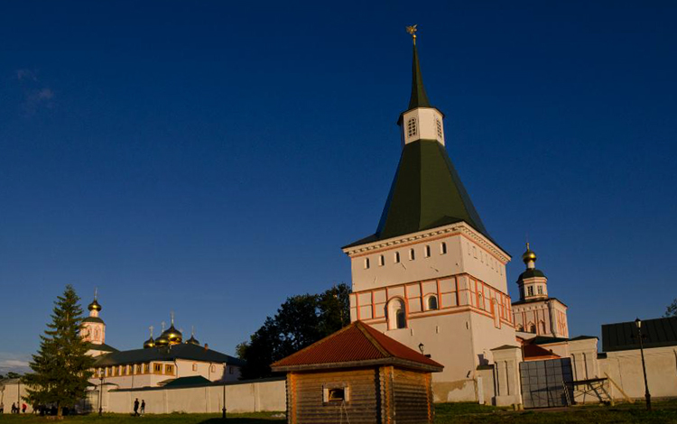 Никоновская башня Иверского монастыря
