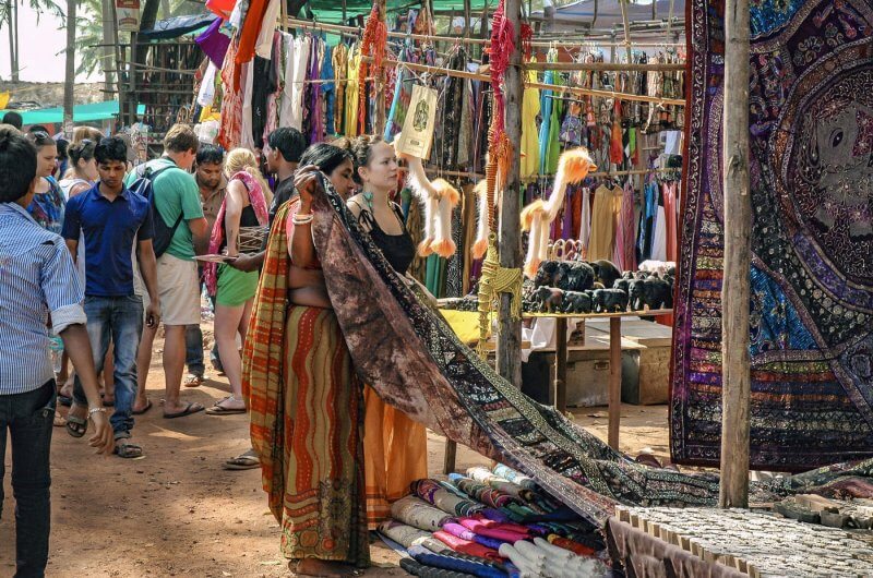 Блошиный рынок в Аджуне