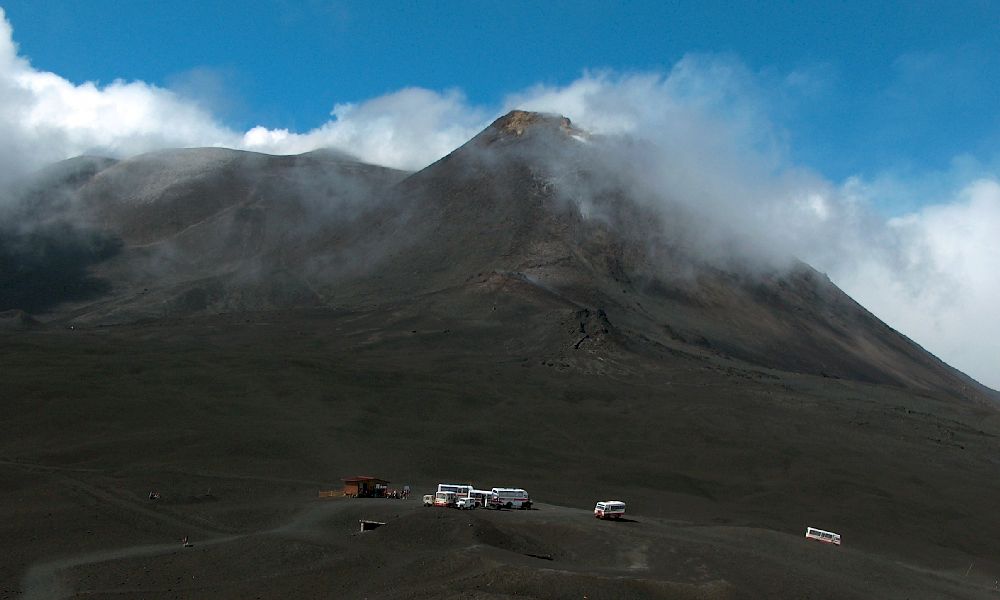 высота вулкана Этна над уровнем моря
