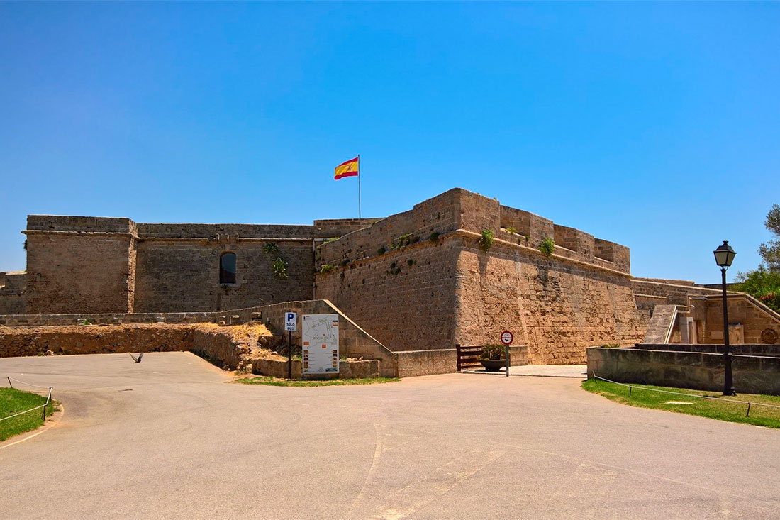 Замок Кастель де Сан Карлес