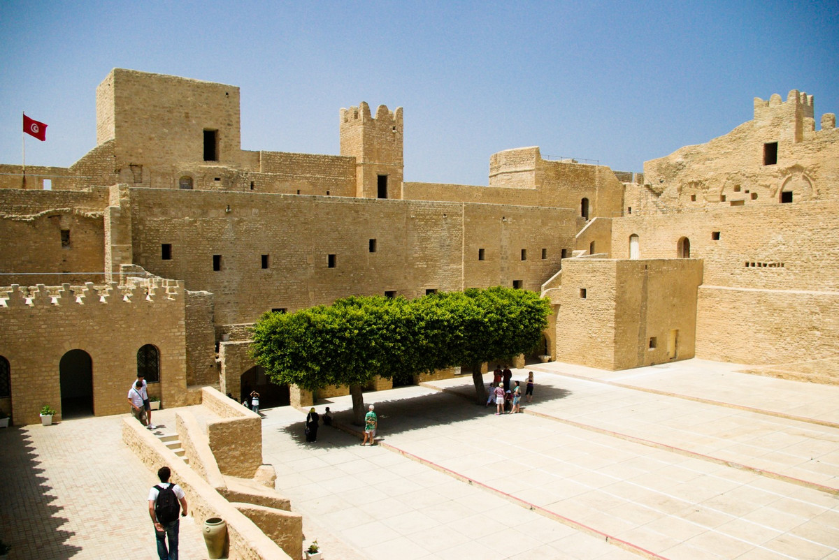 Древнейшая крепость Магриба Рибат в городе Монастир