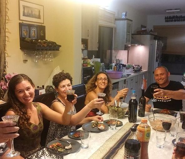 Betzavta invite tourists to share a home-cooked dinner with Israelis