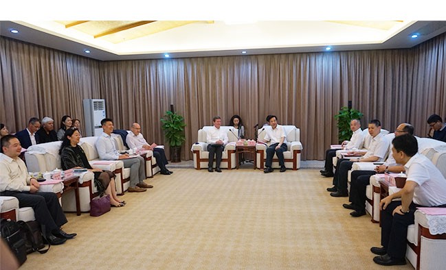 Haikou Party Secretary Zhang Qi with the delegation 