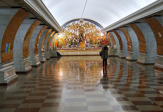 Станция метро Москвы "Парк победы"