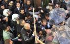 Демонстранты преградили сотрудникам полиции вход в офисы медиа-группы İpek