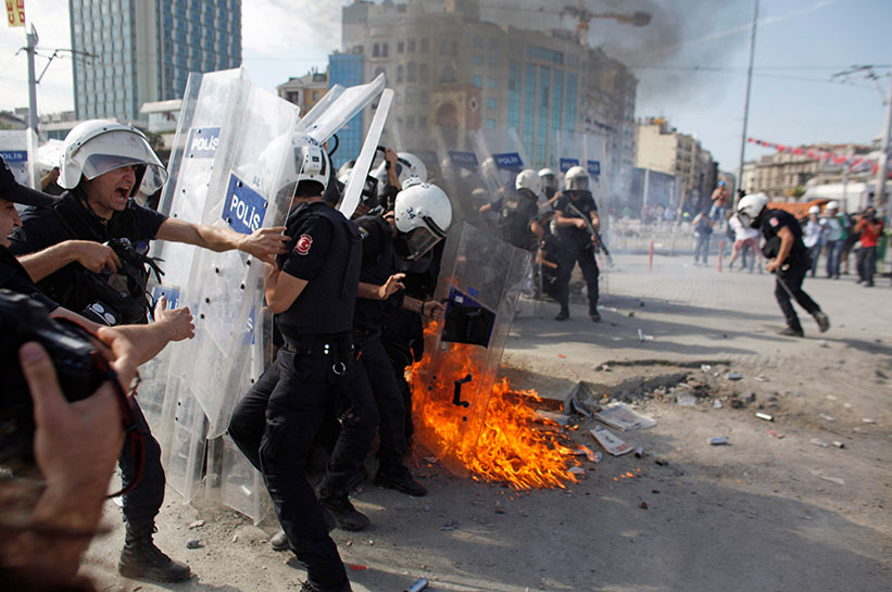 Полиция разогнала манифестантов с площади Таксим