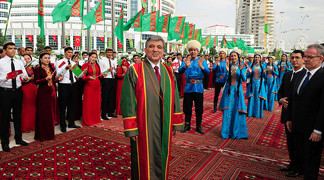 Президенту Турции вручена самая почетная государственная награда Туркмении