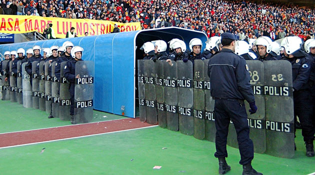 Футбольных хулиганов вычислят полицейские под прикрытием